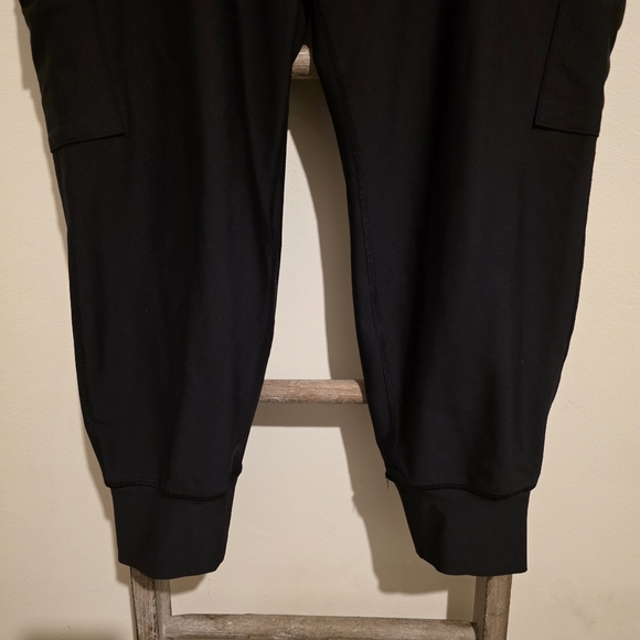 ⭐️40% Off⭐️ Old Navy Go Dry High Rise Jogger in Black Jack - Picture 3 of 12